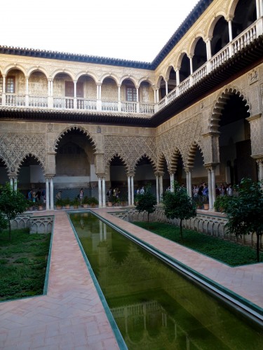 Cour des demoiselles du Palais Alcazar Seville Espagne